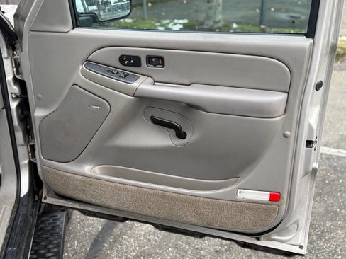 Used 2005 Chevrolet Avalanche 2500 w/ Preferred Equipment Group image 59