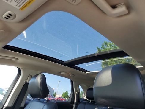 Used 2019 Ford Edge Titanium w/ Equipment Group 301A AWD/4WD image 21