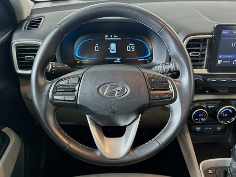 Used 2025 Hyundai Venue SEL FWD image 18