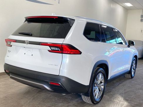 Used 2024 Toyota Grand Highlander Limited image 9