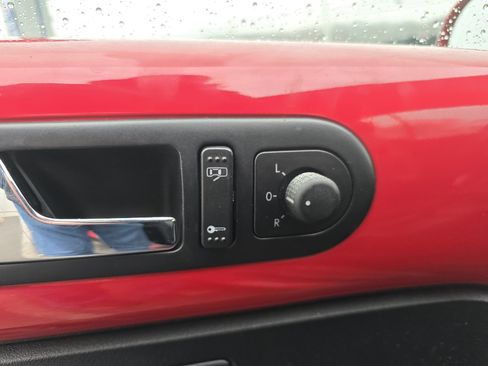 Used 2009 Volkswagen Beetle S image 15