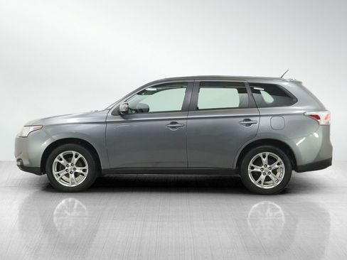 Used 2014 Mitsubishi Outlander SE AWD/4WD image 2