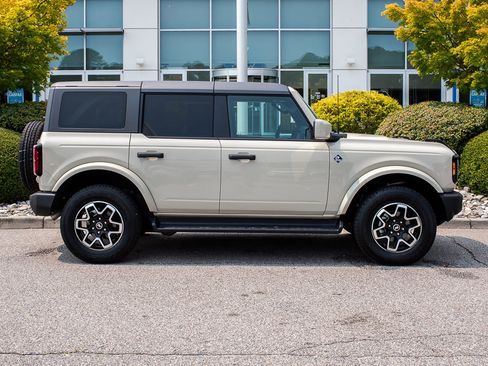 Used 2026 Ford Bronco Outer Banks AWD/4WD image 1