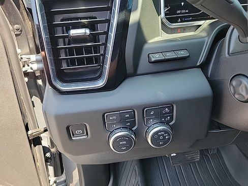 Used 2024 GMC Sierra 1500 Denali w/ Technology Package AWD/4WD image 11