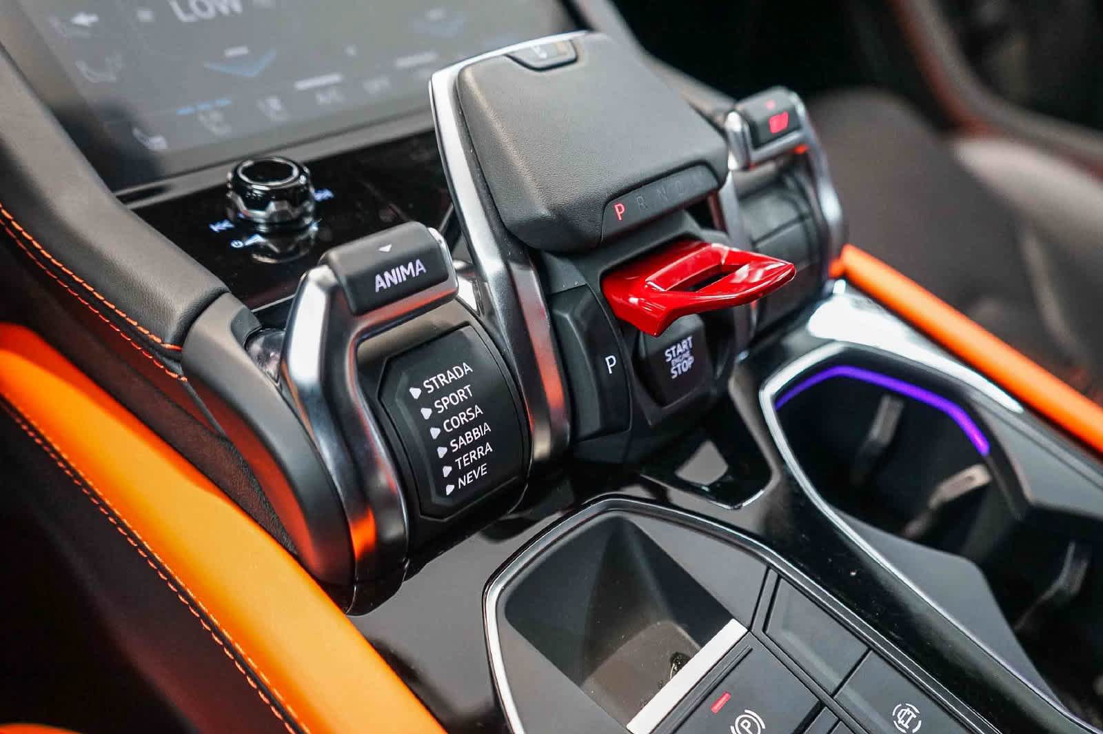 Used 2025 Lamborghini Urus SE AWD/4WD image 27