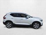 Used 2022 Volvo XC40 T5 Momentum image 4