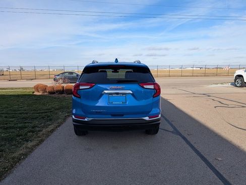 Certified 2024 GMC Terrain SLT image 9