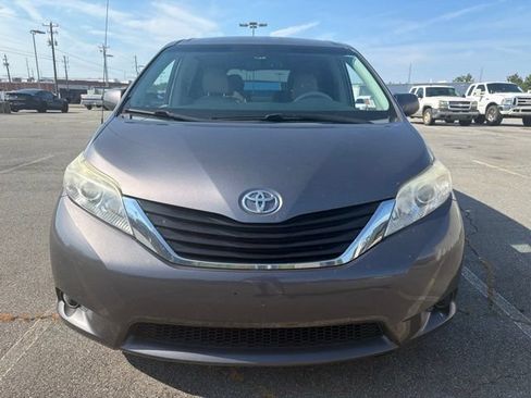 Used 2014 Toyota Sienna LE FWD image 8
