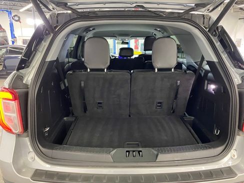 Used 2023 Ford Explorer XLT w/ Equipment Group 202A image 6