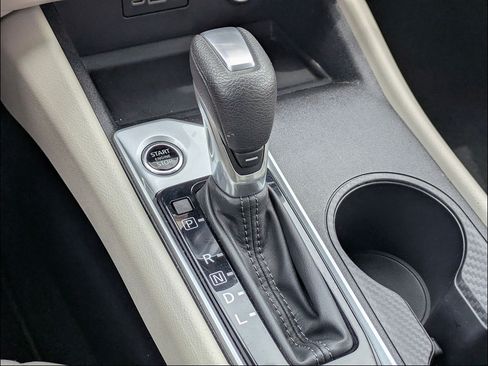 Used 2025 Nissan Altima 2.5 SV FWD image 23