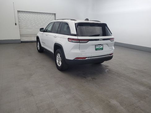 Used 2023 Jeep Grand Cherokee Laredo AWD/4WD image 5