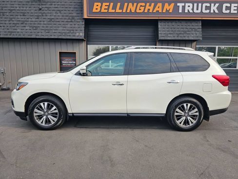 Used 2017 Nissan Pathfinder SL AWD/4WD image 2