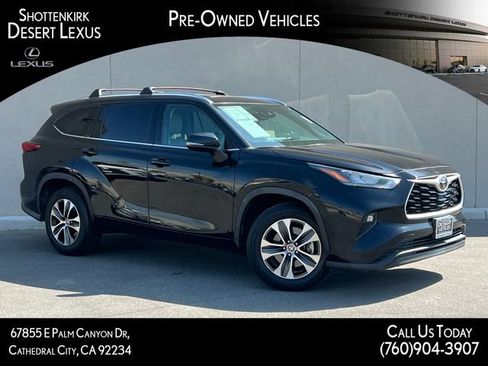 Used 2020 Toyota Highlander XLE FWD image 1
