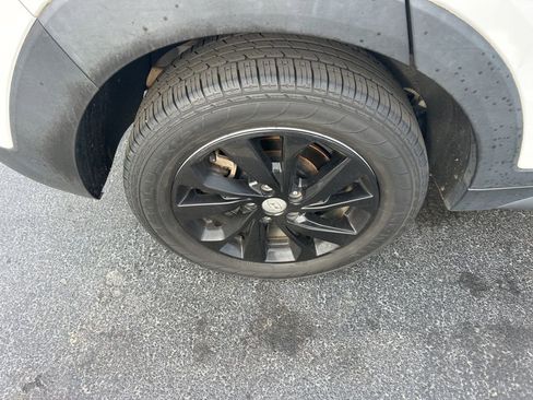 Used 2019 Hyundai Tucson SE image 2