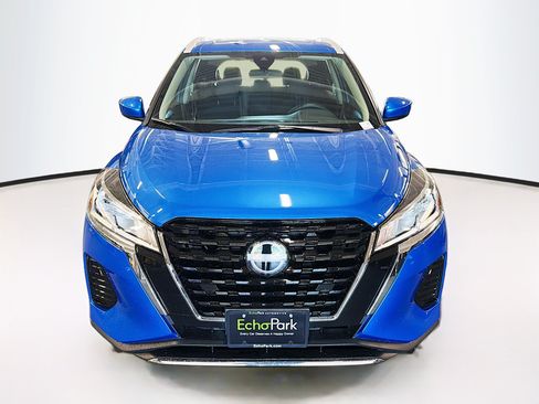 Used 2023 Nissan Kicks SV FWD image 2