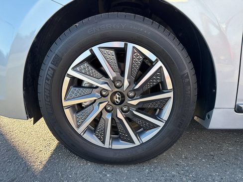 Used 2021 Hyundai Ioniq SE image 2