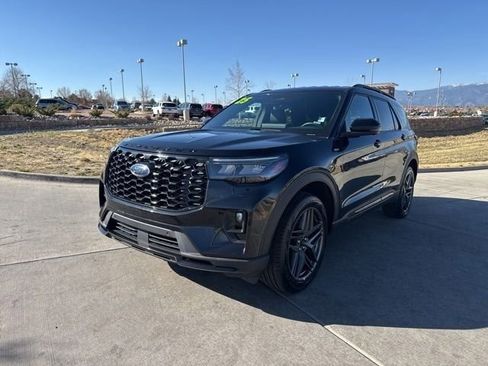 Used 2025 Ford Explorer ST-Line w/ ST-Line Street Pack AWD/4WD image 3