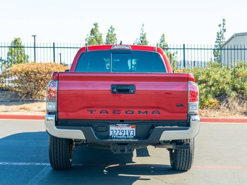 Certified 2023 Toyota Tacoma TRD Off-Road w/ Black Out Package (TMS) AWD/4WD image 9