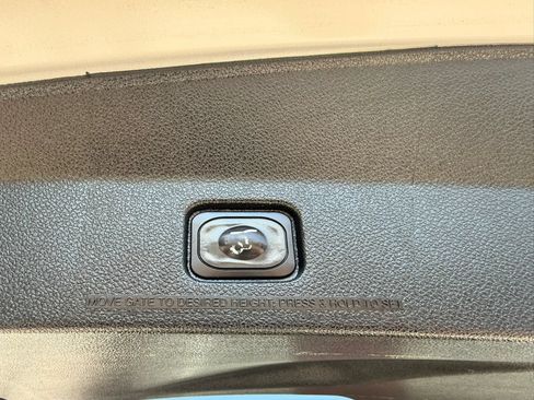 Used 2018 Ford Explorer XLT w/ Equipment Group 201A AWD/4WD image 15