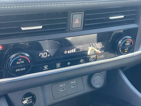 Used 2025 Nissan Rogue SV FWD image 28