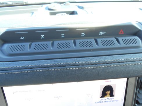 New 2025 Ford Bronco Badlands image 39