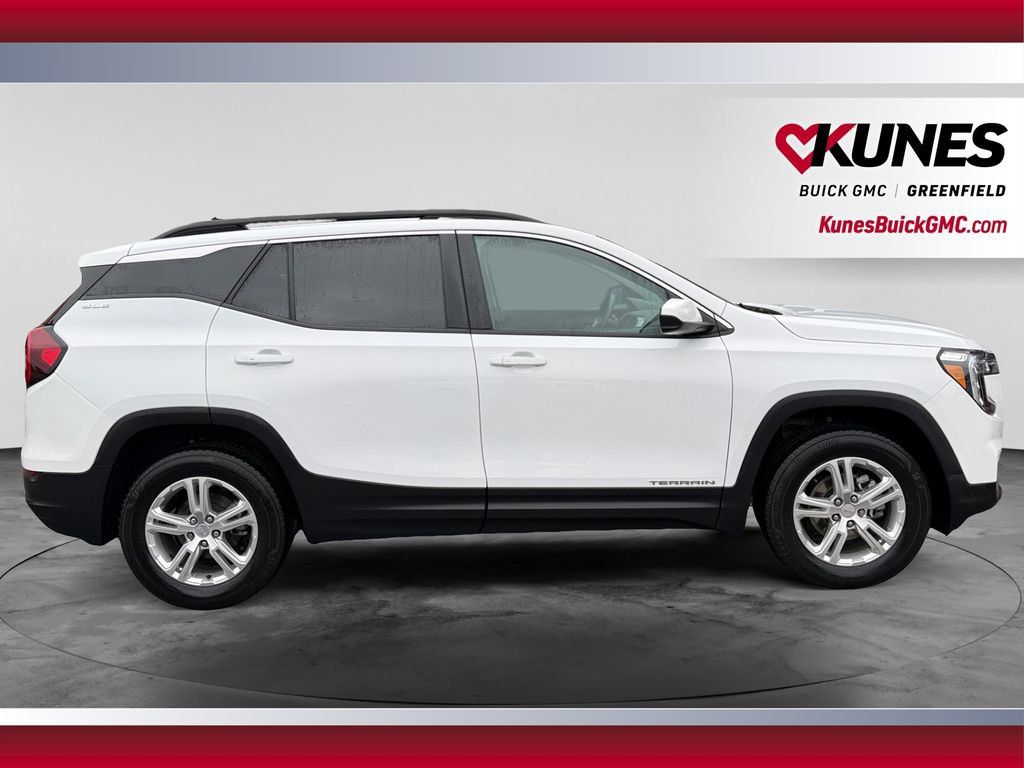 Used 2022 GMC Terrain SLE w/ Driver Convenience Package AWD/4WD image 12