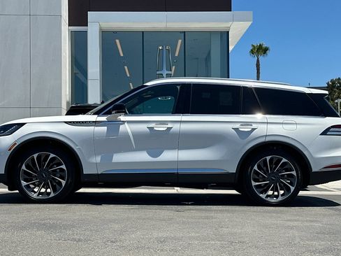New 2026 Lincoln Aviator Reserve w/ Illumination Package RWD image 6