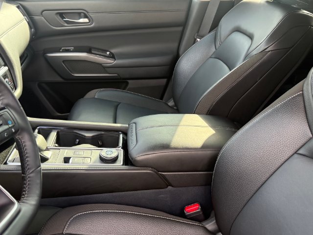 Used 2024 Nissan Pathfinder SL w/ Lighting Package (N92) AWD/4WD image 10