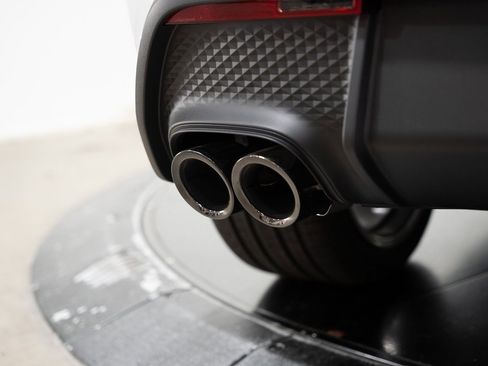 Used 2024 Porsche Macan image 16