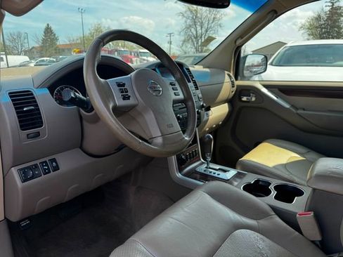 Used 2008 Nissan Pathfinder LE w/ Navigation Pkg AWD/4WD image 9