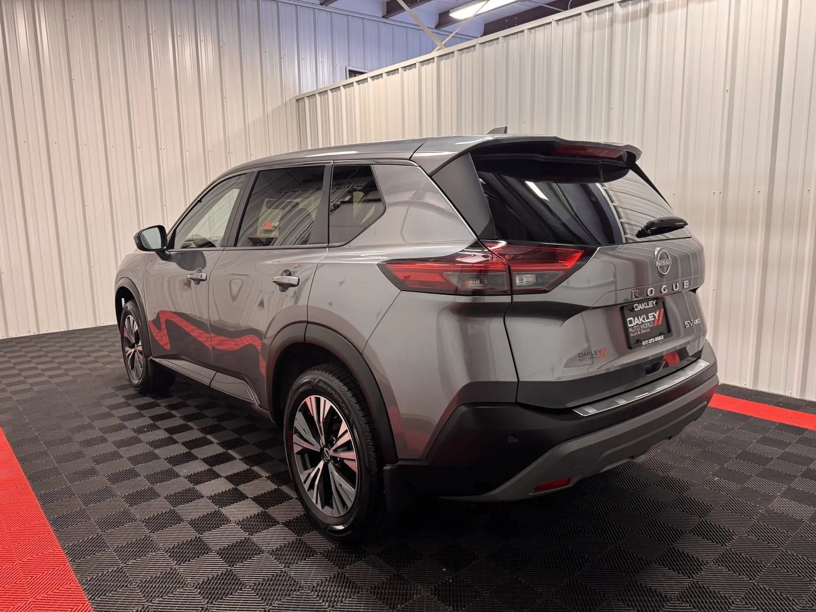 Used 2023 Nissan Rogue SV AWD/4WD image 2
