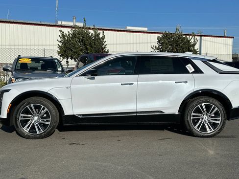 Used 2026 Cadillac Lyriq Luxury RWD image 6