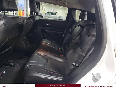 Used 2020 Jeep Cherokee Trailhawk image 10