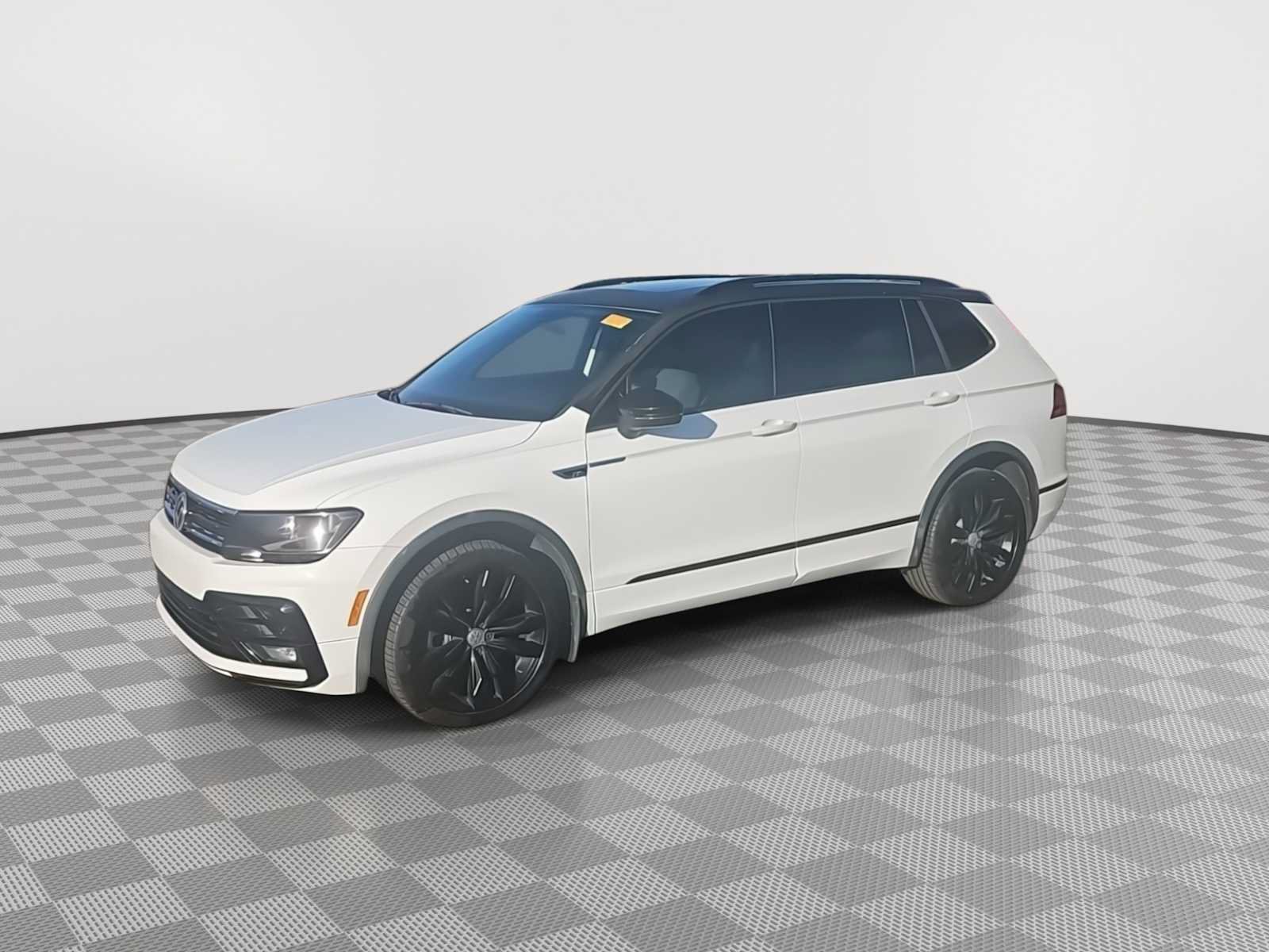 Used 2021 Volkswagen Tiguan SE R-Line FWD image 4