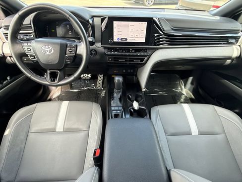Used 2025 Toyota Camry SE w/ Convenience Package FWD image 17