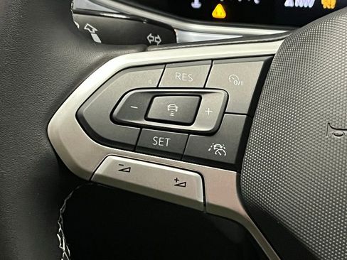 New 2025 Volkswagen Taos SE image 25