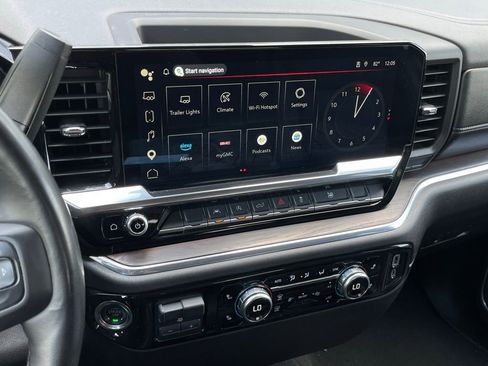 Used 2025 GMC Sierra 1500 SLT image 17