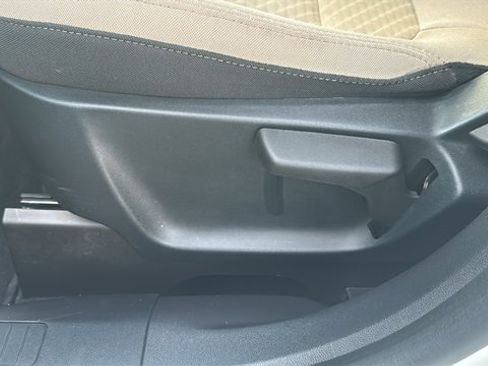 Used 2022 Ford Escape SE image 25