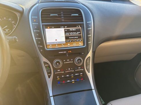 Used 2017 Lincoln MKX Reserve w/ Driver Assistance Package image 24