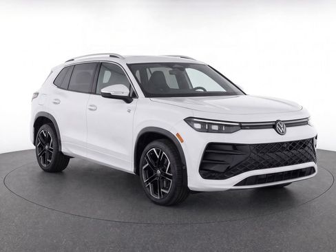 Used 2025 Volkswagen Tiguan SEL R-Line AWD/4WD image 3