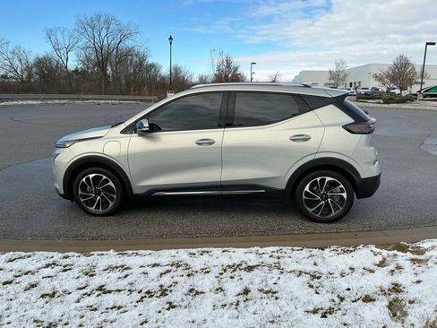 Used 2022 Chevrolet Bolt EUV Premier w/ Sun & Sound Package image 9