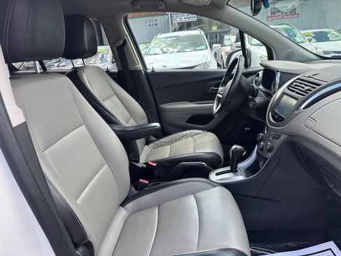 Used 2015 Chevrolet Trax LTZ FWD image 13