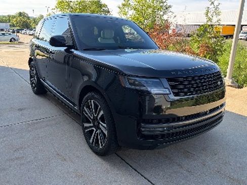Used 2025 Land Rover Range Rover Autobiography AWD/4WD image 3