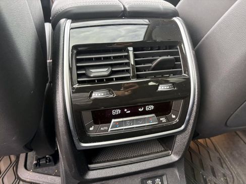Used 2026 BMW X7 xDrive40i w/ Premium Package AWD/4WD image 32