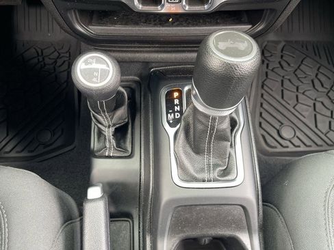 Used 2021 Jeep Wrangler Unlimited Sahara AWD/4WD image 15