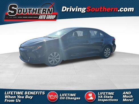 Used 2024 Toyota Corolla LE FWD image 1