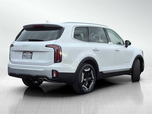 Used 2024 Kia Telluride EX image 4