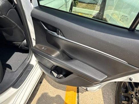Used 2023 Toyota Camry SE FWD image 19