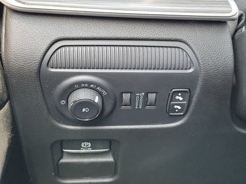 Used 2024 Jeep Wagoneer L Series II w/ Flexible Seating Group AWD/4WD image 8