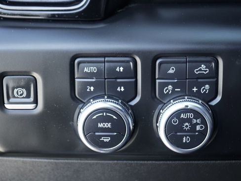 Used 2022 GMC Sierra 1500 AT4 w/ AT4 Preferred Package AWD/4WD image 23